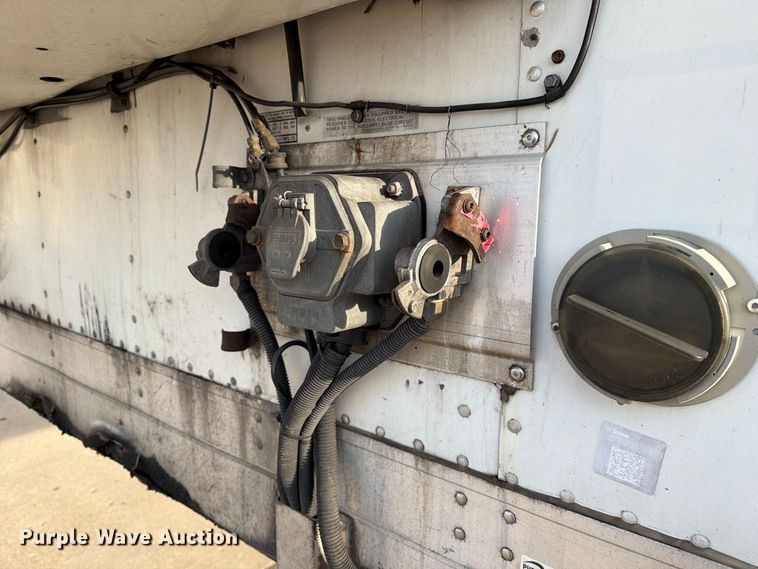 image for item DZ4770 2010 Utility VS2RA refrigerated van trailer