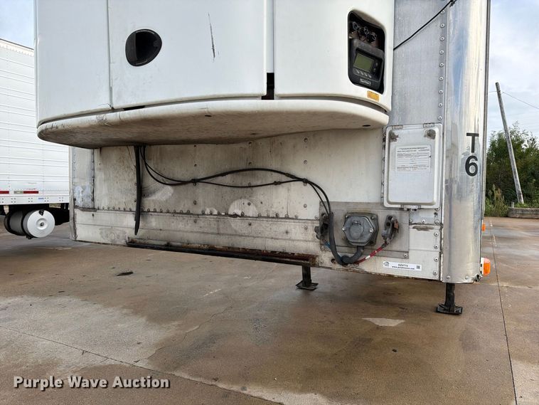image for item DZ4772 2004 Utility VS2RA refrigerated van trailer