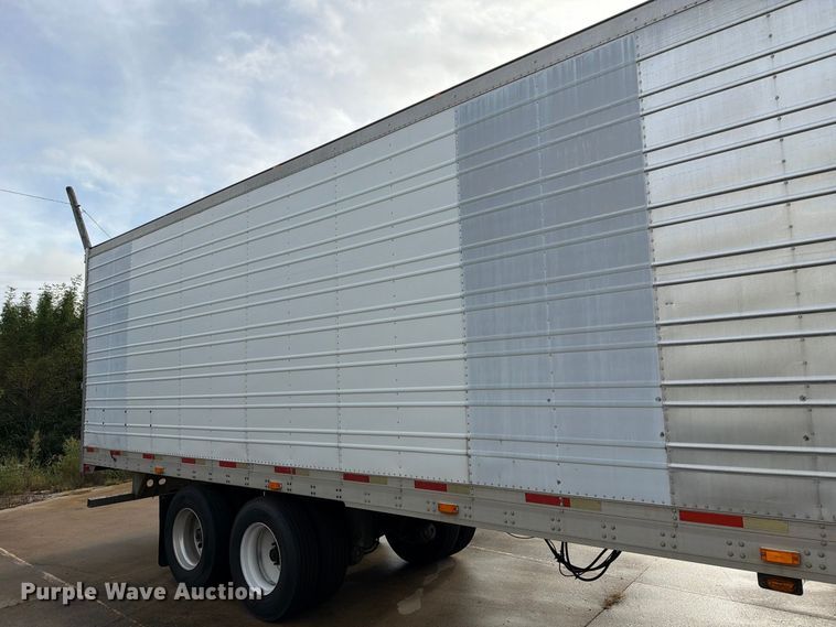 image for item DZ4772 2004 Utility VS2RA refrigerated van trailer