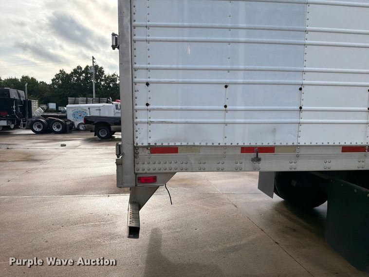 image for item DZ4772 2004 Utility VS2RA refrigerated van trailer