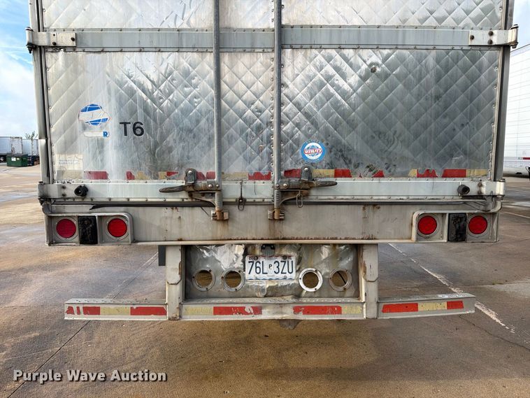 image for item DZ4772 2004 Utility VS2RA refrigerated van trailer