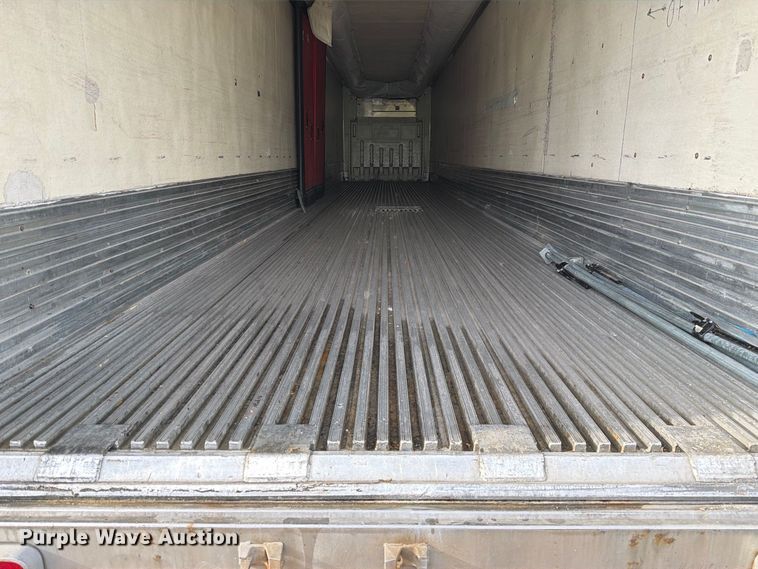 image for item DZ4772 2004 Utility VS2RA refrigerated van trailer