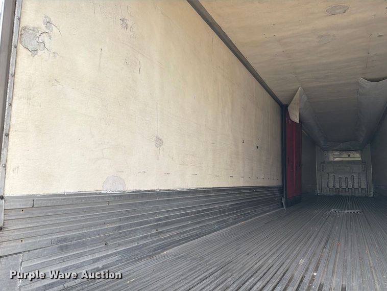 image for item DZ4772 2004 Utility VS2RA refrigerated van trailer