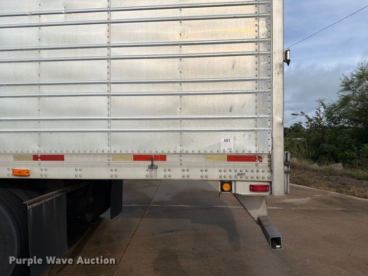 image for item DZ4772 2004 Utility VS2RA refrigerated van trailer