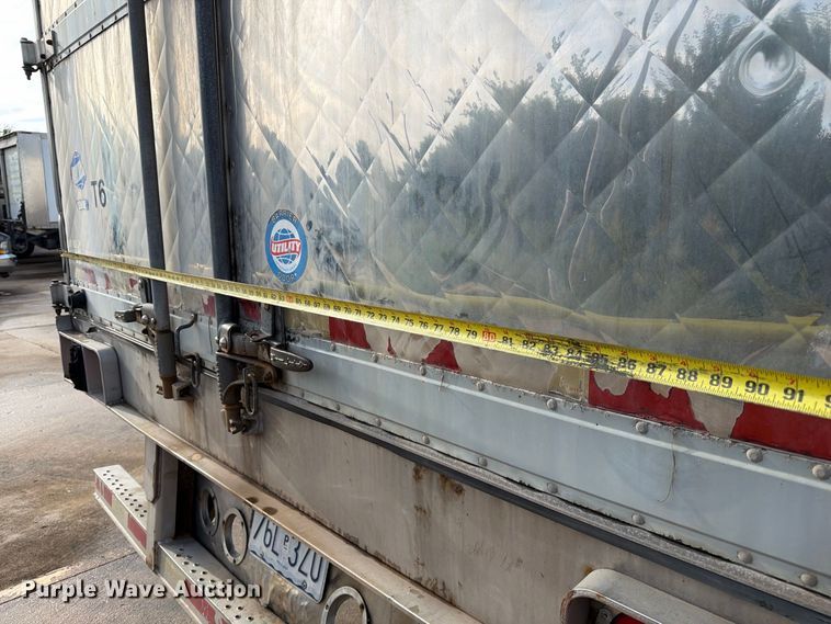 image for item DZ4772 2004 Utility VS2RA refrigerated van trailer