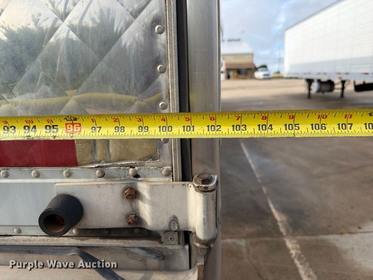 image for item DZ4772 2004 Utility VS2RA refrigerated van trailer