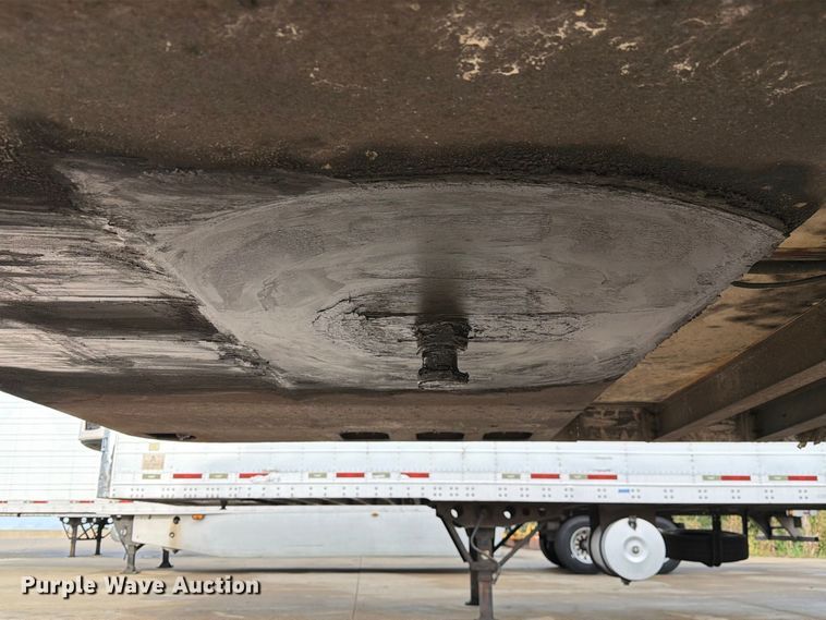 image for item DZ4772 2004 Utility VS2RA refrigerated van trailer