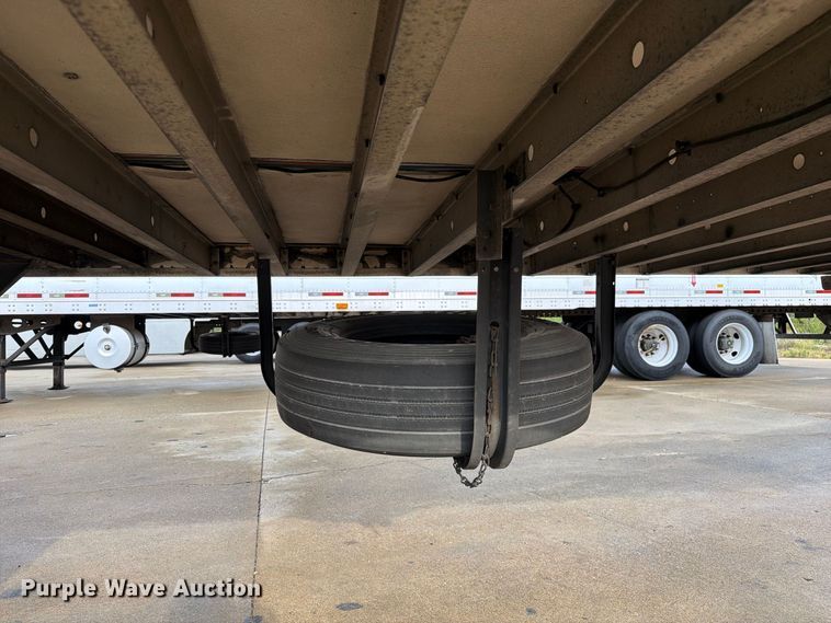 image for item DZ4772 2004 Utility VS2RA refrigerated van trailer