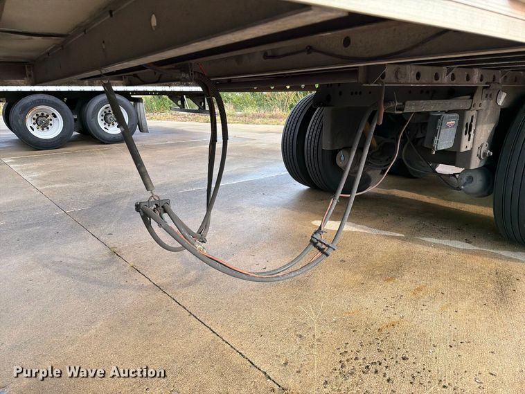 image for item DZ4772 2004 Utility VS2RA refrigerated van trailer