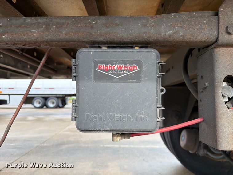 image for item DZ4772 2004 Utility VS2RA refrigerated van trailer