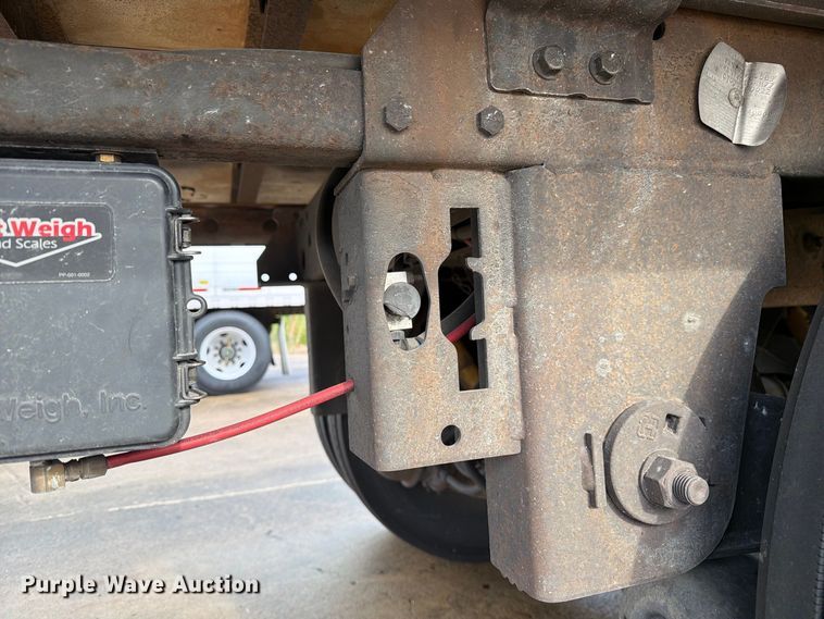 image for item DZ4772 2004 Utility VS2RA refrigerated van trailer