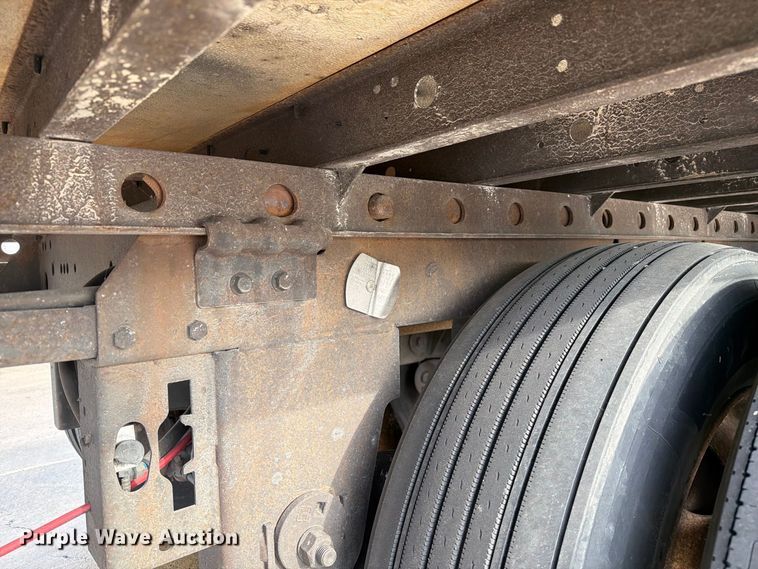 image for item DZ4772 2004 Utility VS2RA refrigerated van trailer