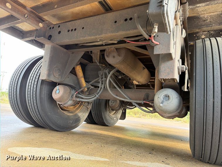 image for item DZ4772 2004 Utility VS2RA refrigerated van trailer