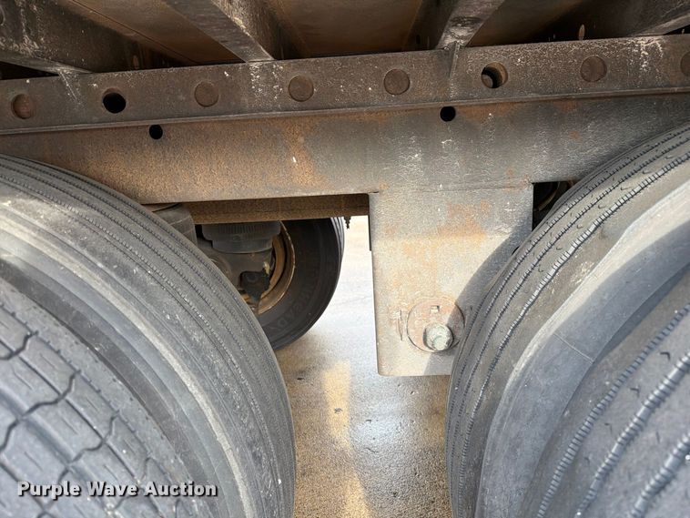 image for item DZ4772 2004 Utility VS2RA refrigerated van trailer