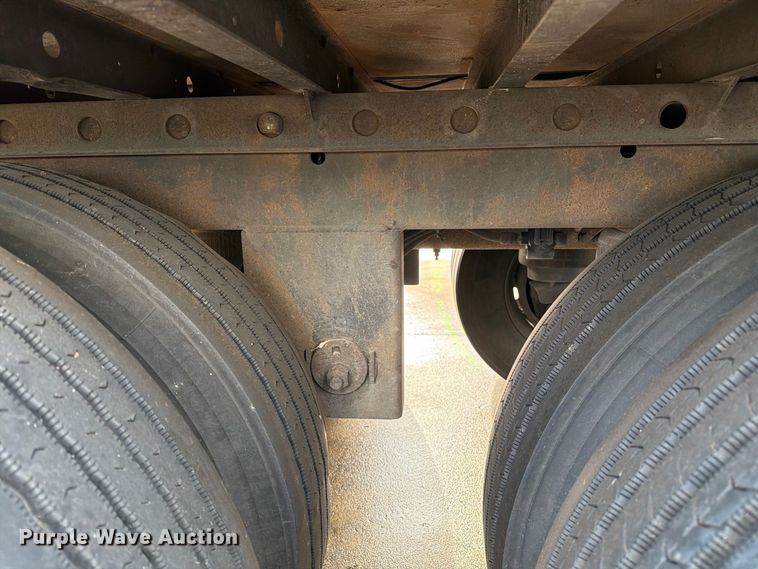 image for item DZ4772 2004 Utility VS2RA refrigerated van trailer
