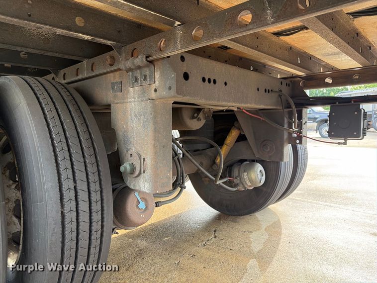 image for item DZ4772 2004 Utility VS2RA refrigerated van trailer