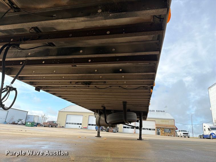 image for item DZ4772 2004 Utility VS2RA refrigerated van trailer