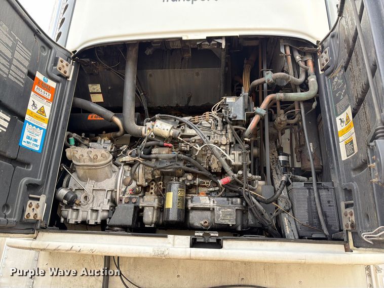 image for item DZ4772 2004 Utility VS2RA refrigerated van trailer