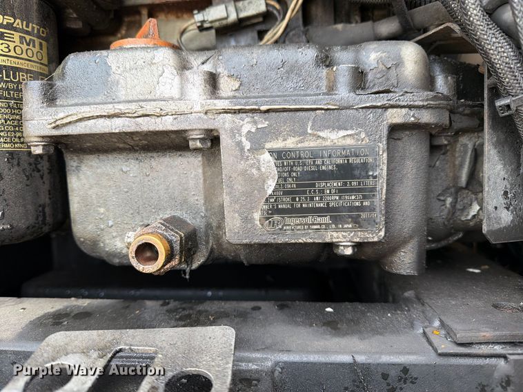 image for item DZ4772 2004 Utility VS2RA refrigerated van trailer