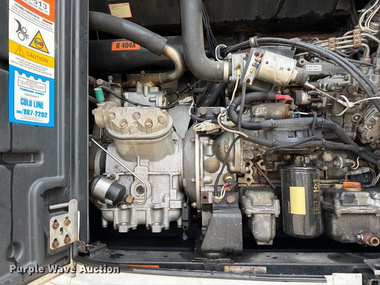 image for item DZ4772 2004 Utility VS2RA refrigerated van trailer
