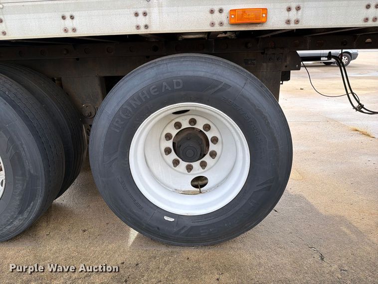 image for item DZ4772 2004 Utility VS2RA refrigerated van trailer