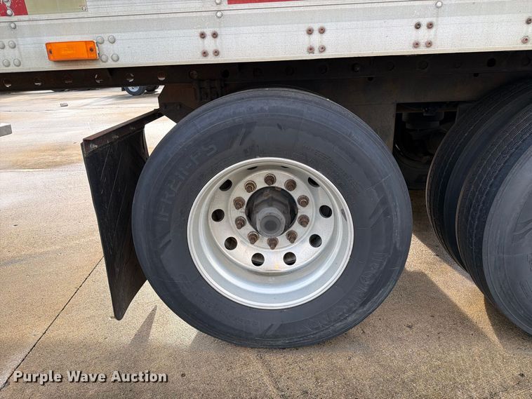 image for item DZ4772 2004 Utility VS2RA refrigerated van trailer