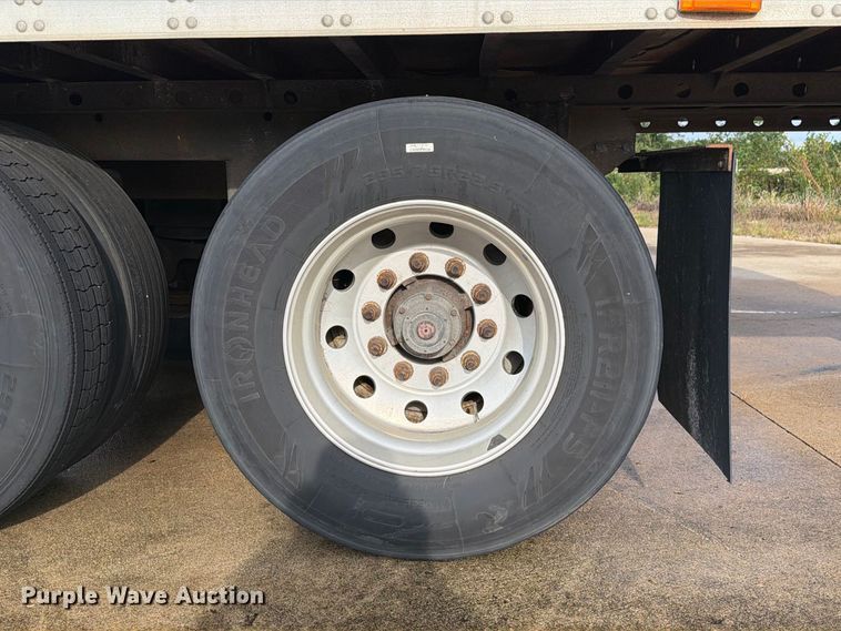 image for item DZ4772 2004 Utility VS2RA refrigerated van trailer
