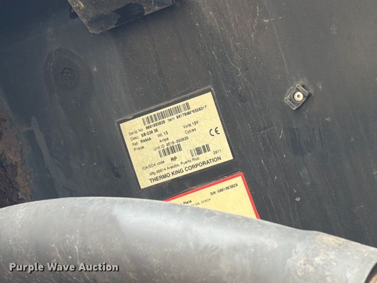 image for item DZ4772 2004 Utility VS2RA refrigerated van trailer
