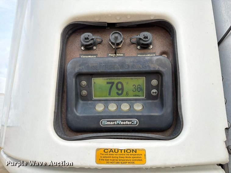 image for item DZ4772 2004 Utility VS2RA refrigerated van trailer