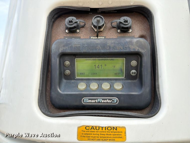 image for item DZ4772 2004 Utility VS2RA refrigerated van trailer