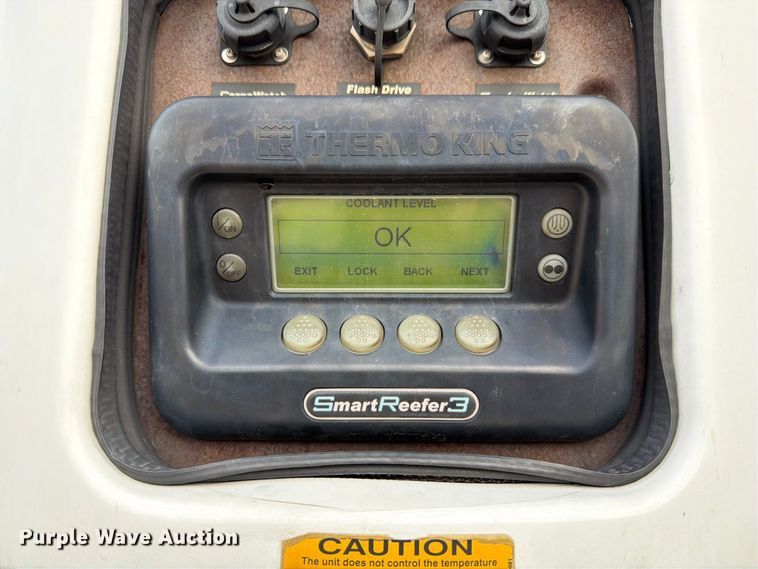 image for item DZ4772 2004 Utility VS2RA refrigerated van trailer