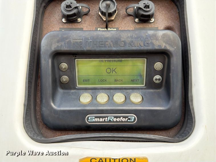 image for item DZ4772 2004 Utility VS2RA refrigerated van trailer