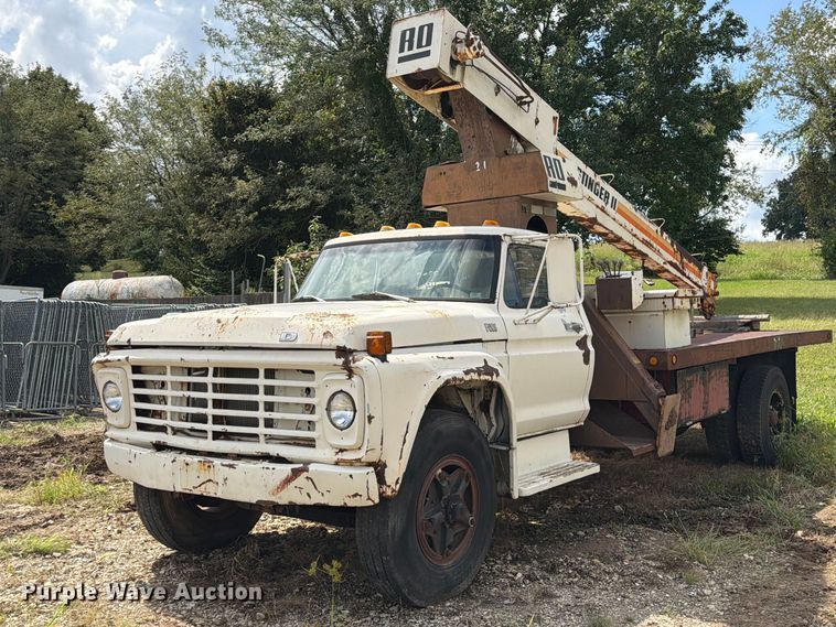 image for item DZ4825 1979 Ford F800 crane truck