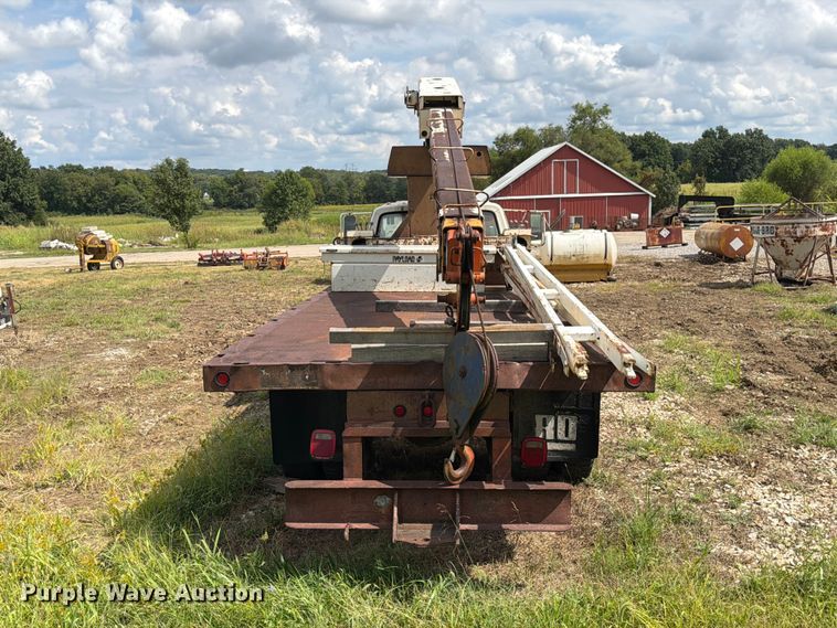 image for item DZ4825 1979 Ford F800 crane truck