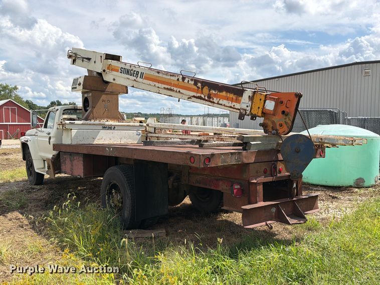 image for item DZ4825 1979 Ford F800 crane truck