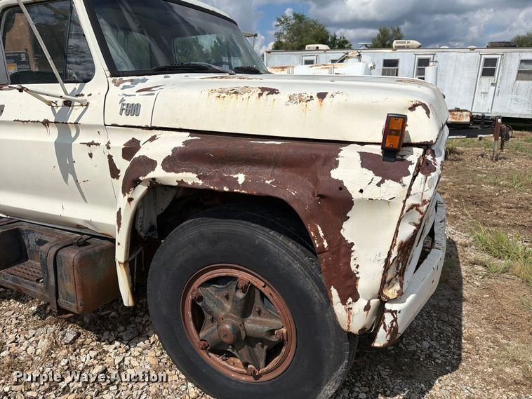 image for item DZ4825 1979 Ford F800 crane truck