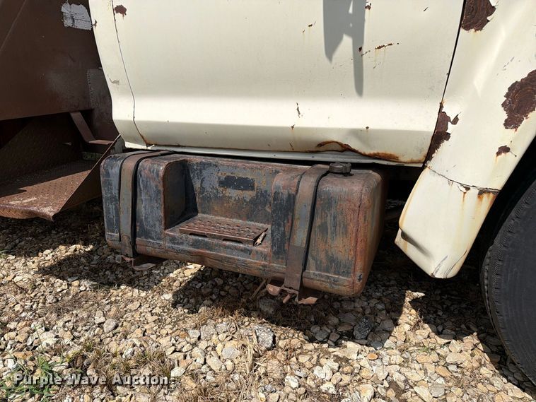image for item DZ4825 1979 Ford F800 crane truck