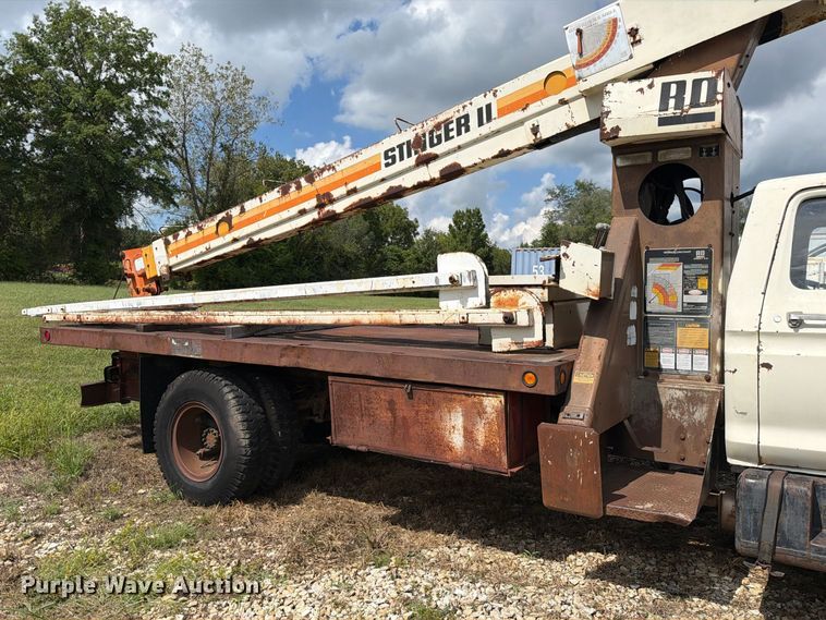 image for item DZ4825 1979 Ford F800 crane truck