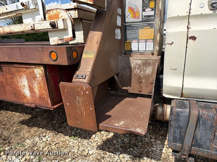 image for item DZ4825 1979 Ford F800 crane truck