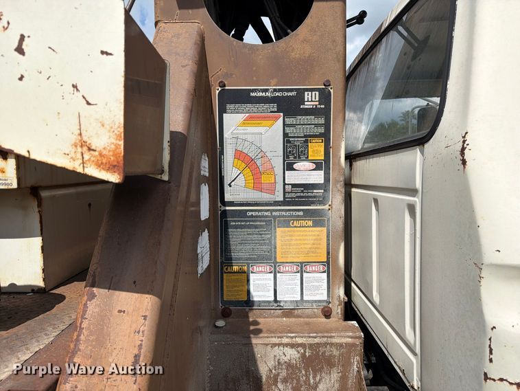 image for item DZ4825 1979 Ford F800 crane truck