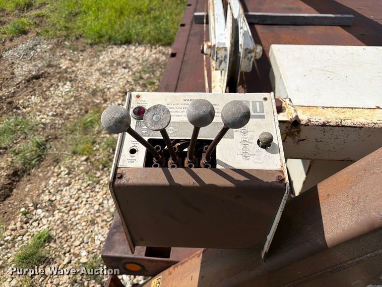 image for item DZ4825 1979 Ford F800 crane truck
