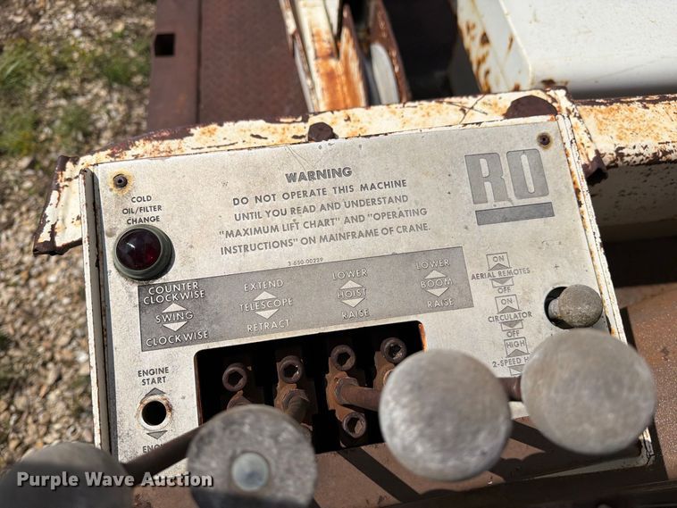 image for item DZ4825 1979 Ford F800 crane truck