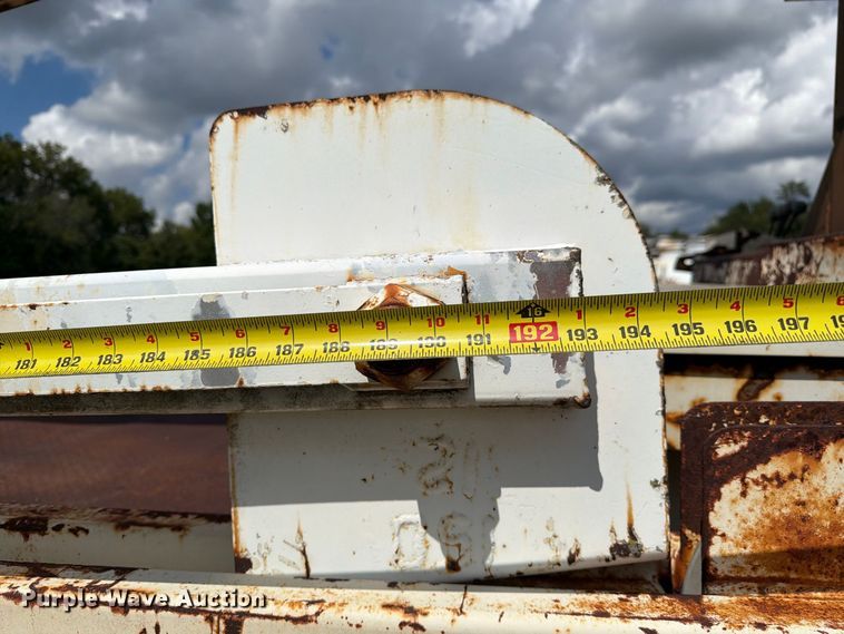 image for item DZ4825 1979 Ford F800 crane truck