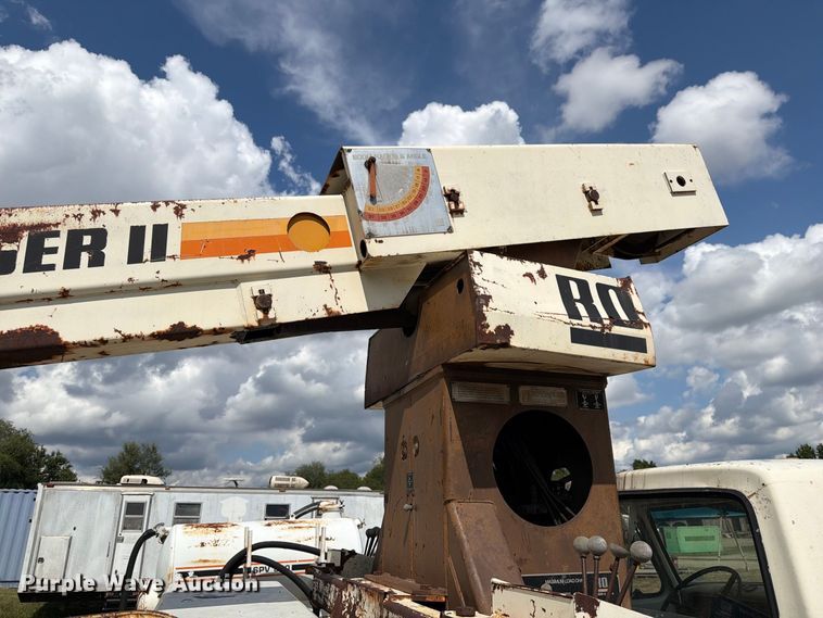 image for item DZ4825 1979 Ford F800 crane truck