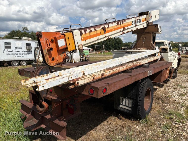 image for item DZ4825 1979 Ford F800 crane truck