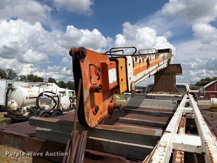 image for item DZ4825 1979 Ford F800 crane truck