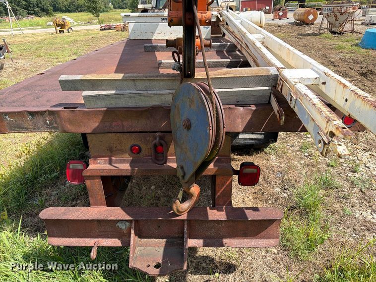 image for item DZ4825 1979 Ford F800 crane truck
