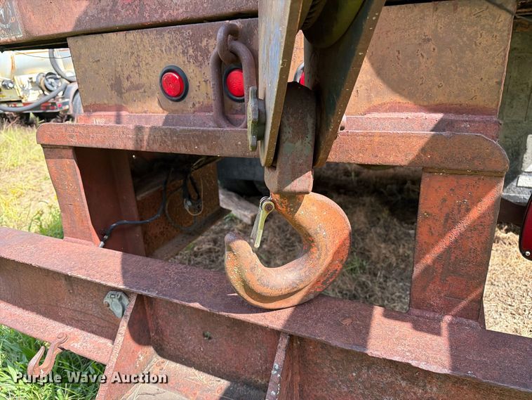 image for item DZ4825 1979 Ford F800 crane truck