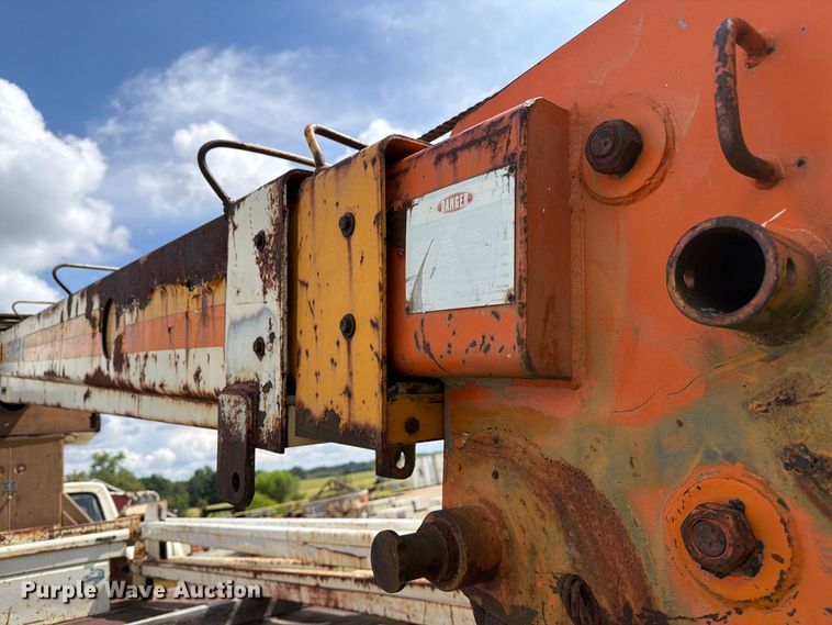 image for item DZ4825 1979 Ford F800 crane truck