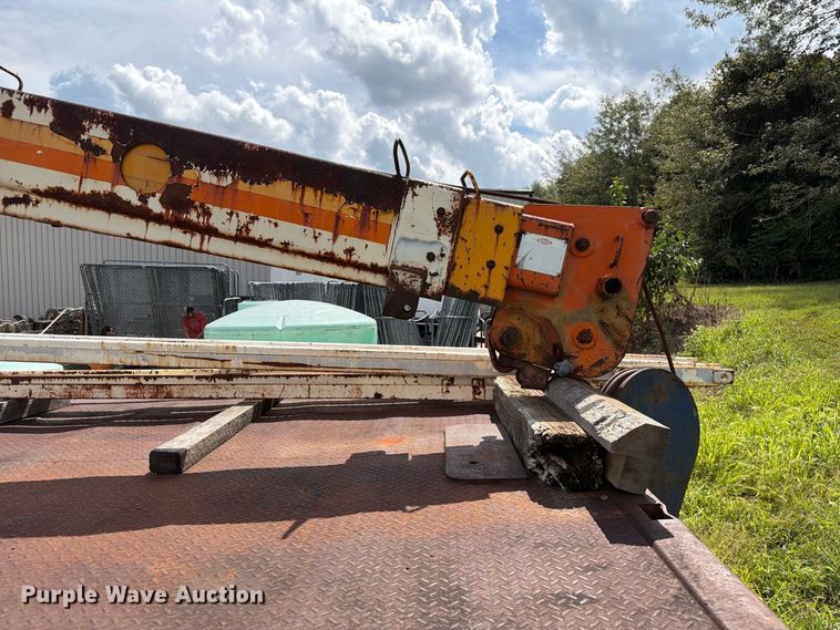 image for item DZ4825 1979 Ford F800 crane truck